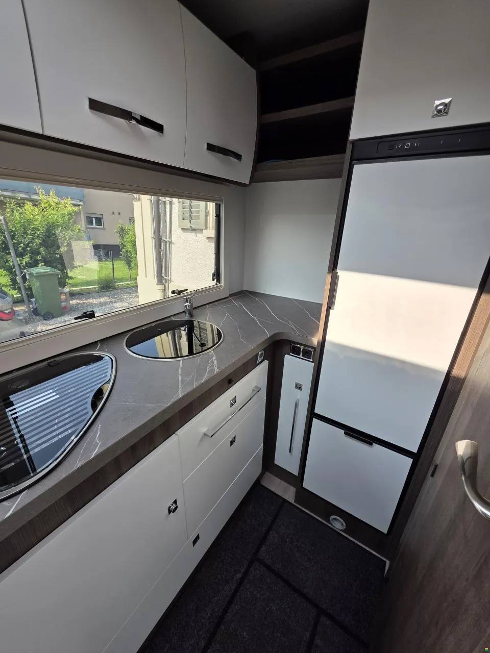 Van 2